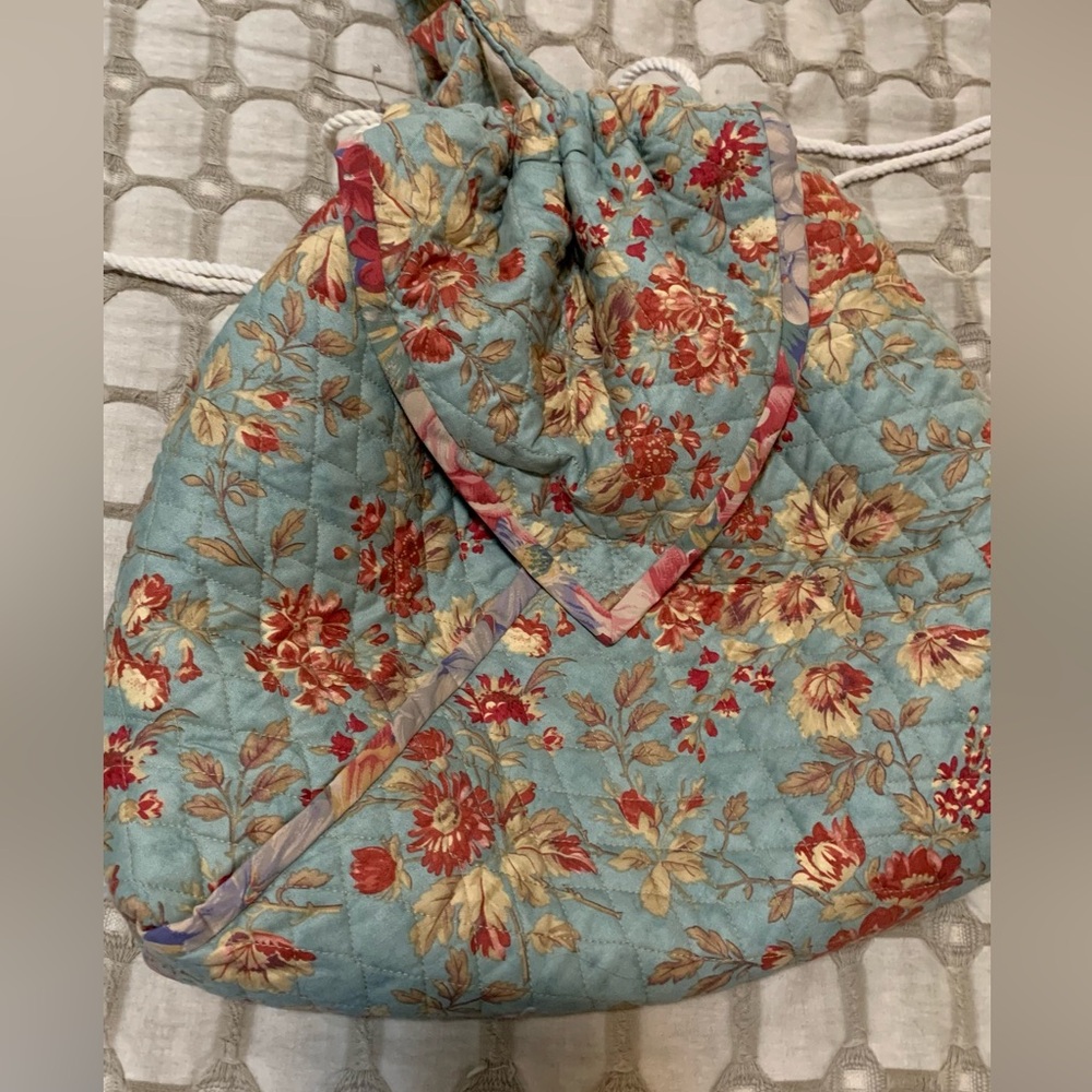 Floral Quilted Shoulder Bag - Picture 3 of 8